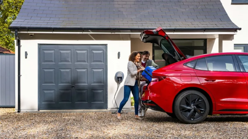 couple-packing-electric-vehicle