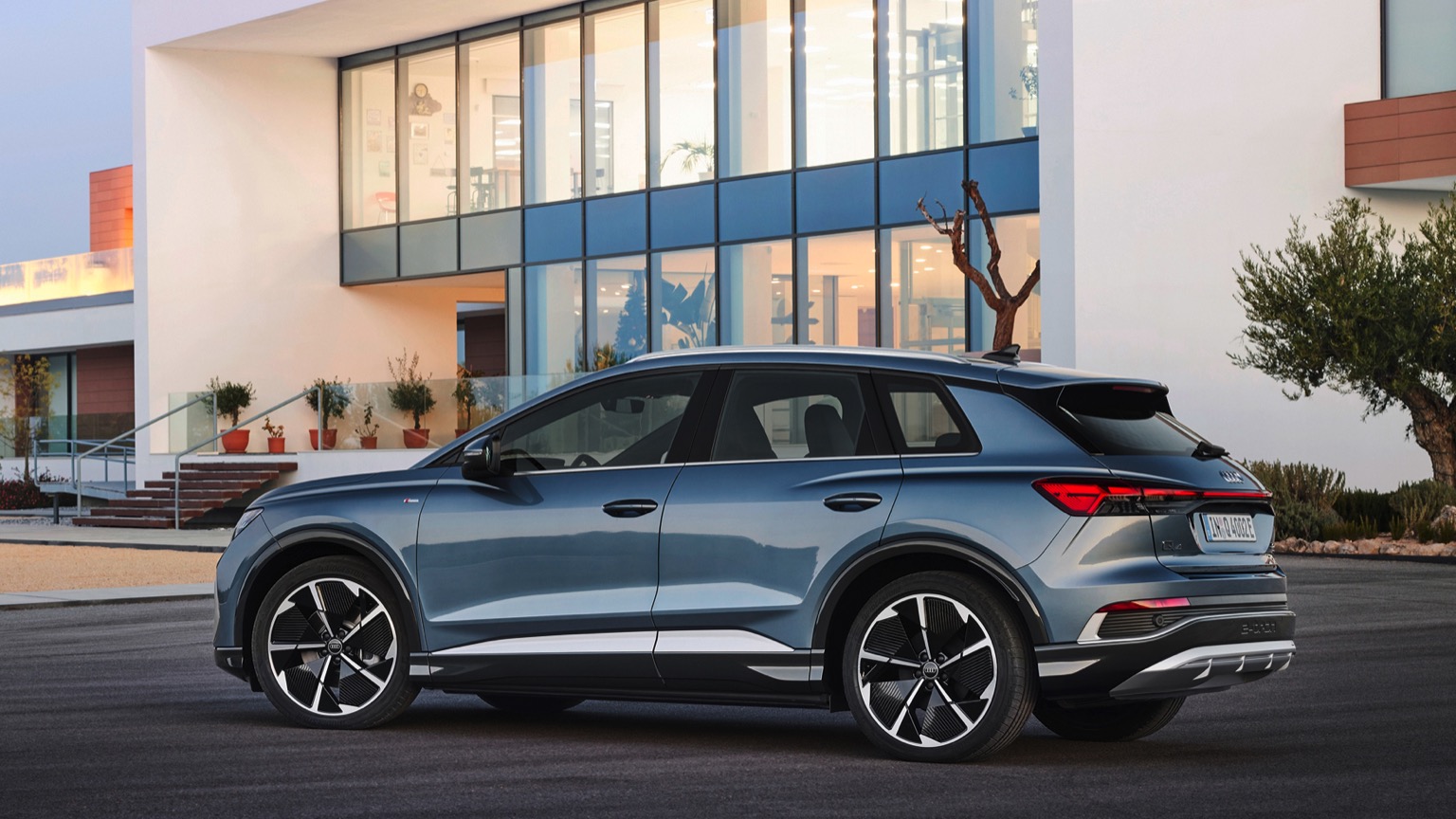 Vehicle Feature Picture