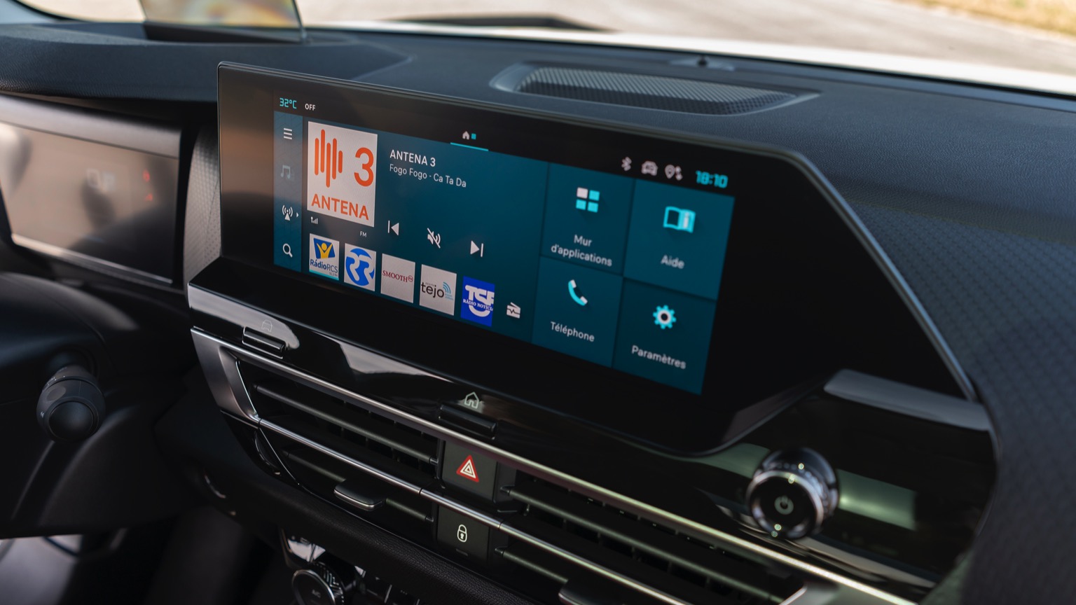 Vehicle Feature Picture