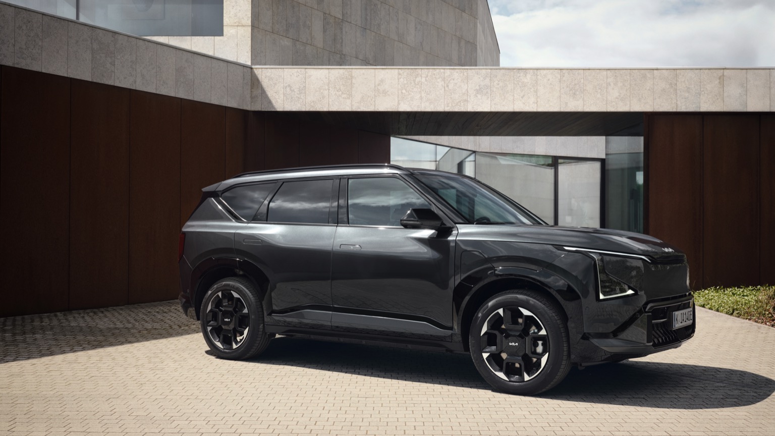 Vehicle Feature Picture