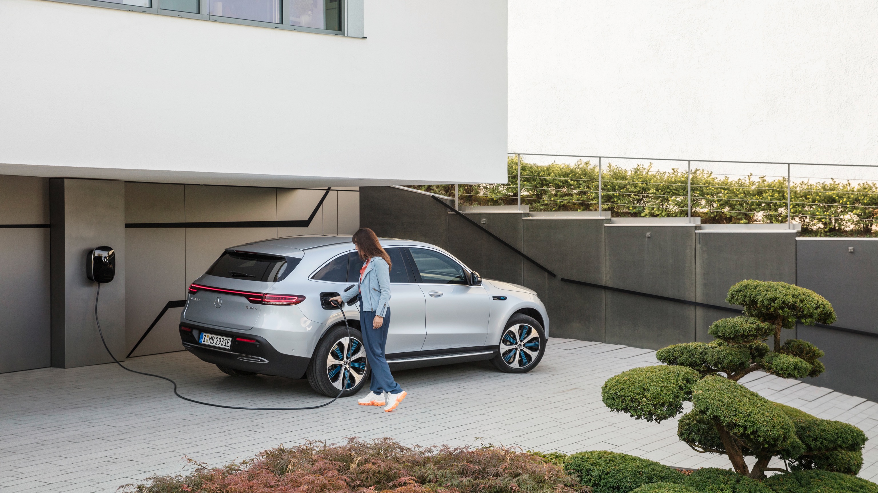 Vehicle Feature Picture