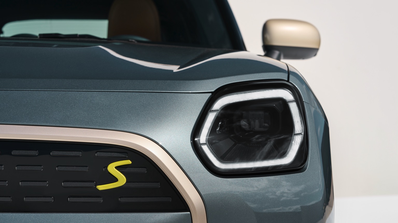 Vehicle Feature Picture