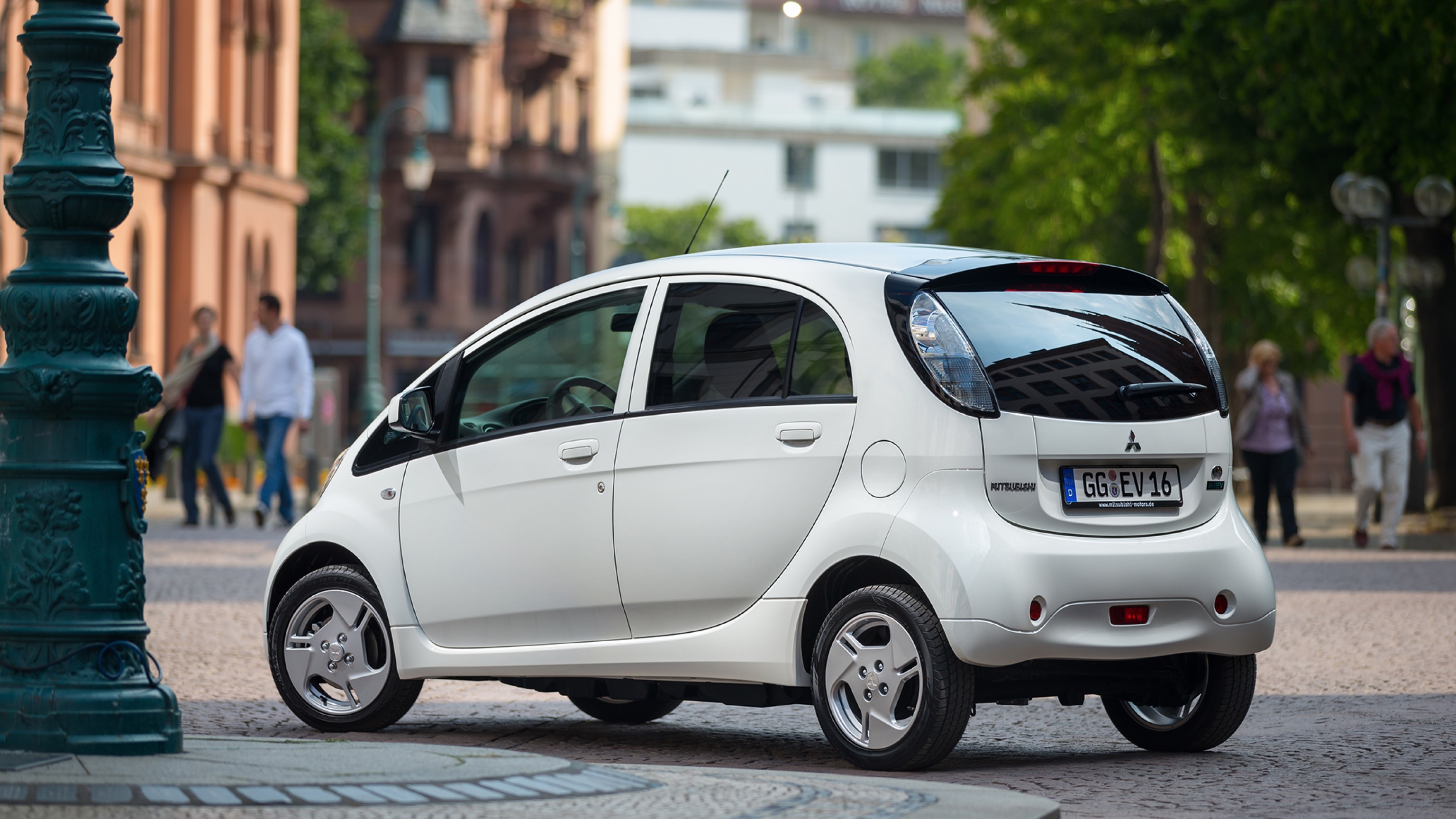 Vehicle Feature Picture