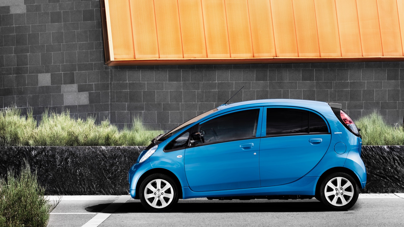 Vehicle Feature Picture