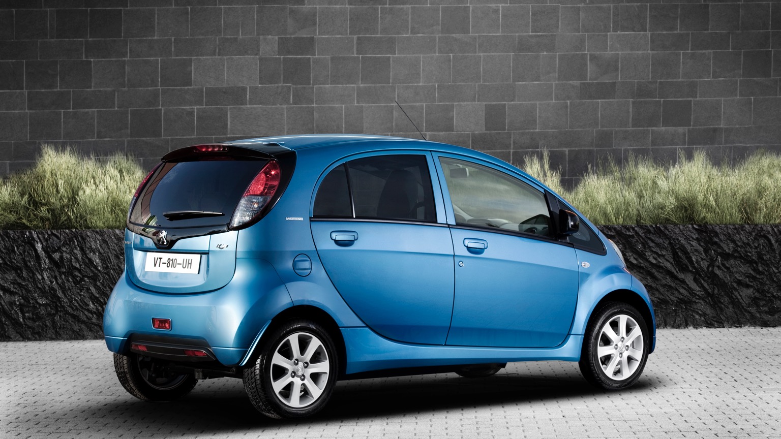 Vehicle Feature Picture