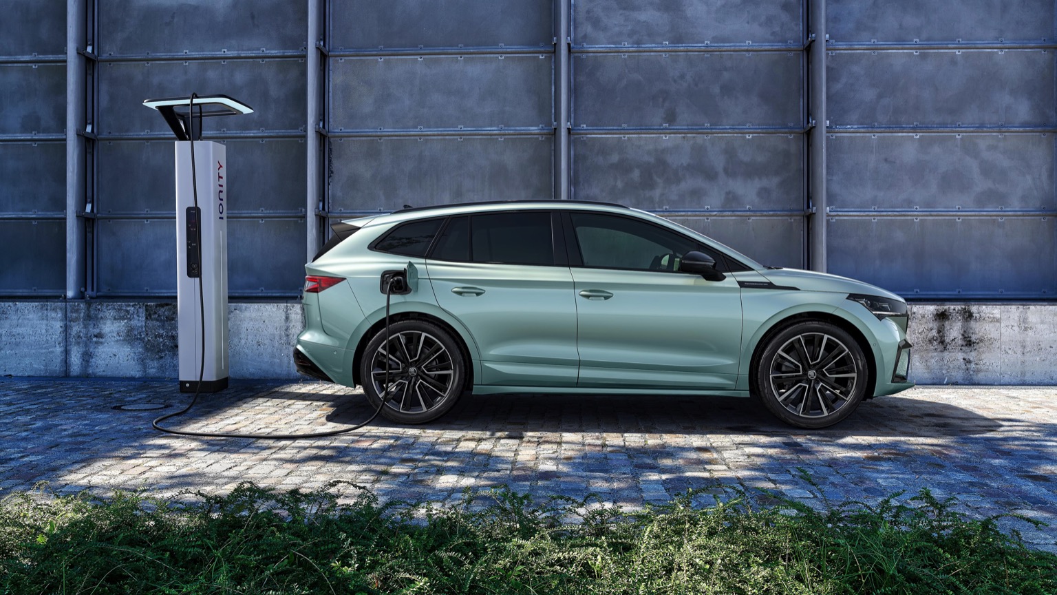 Vehicle Feature Picture