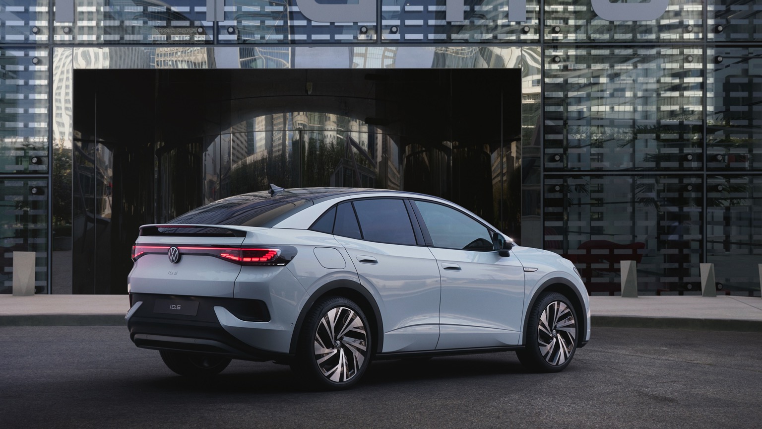 Vehicle Feature Picture