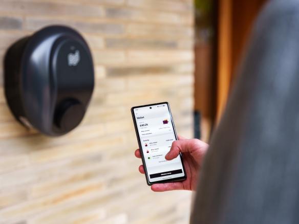 Check your live charge status and charging mode.